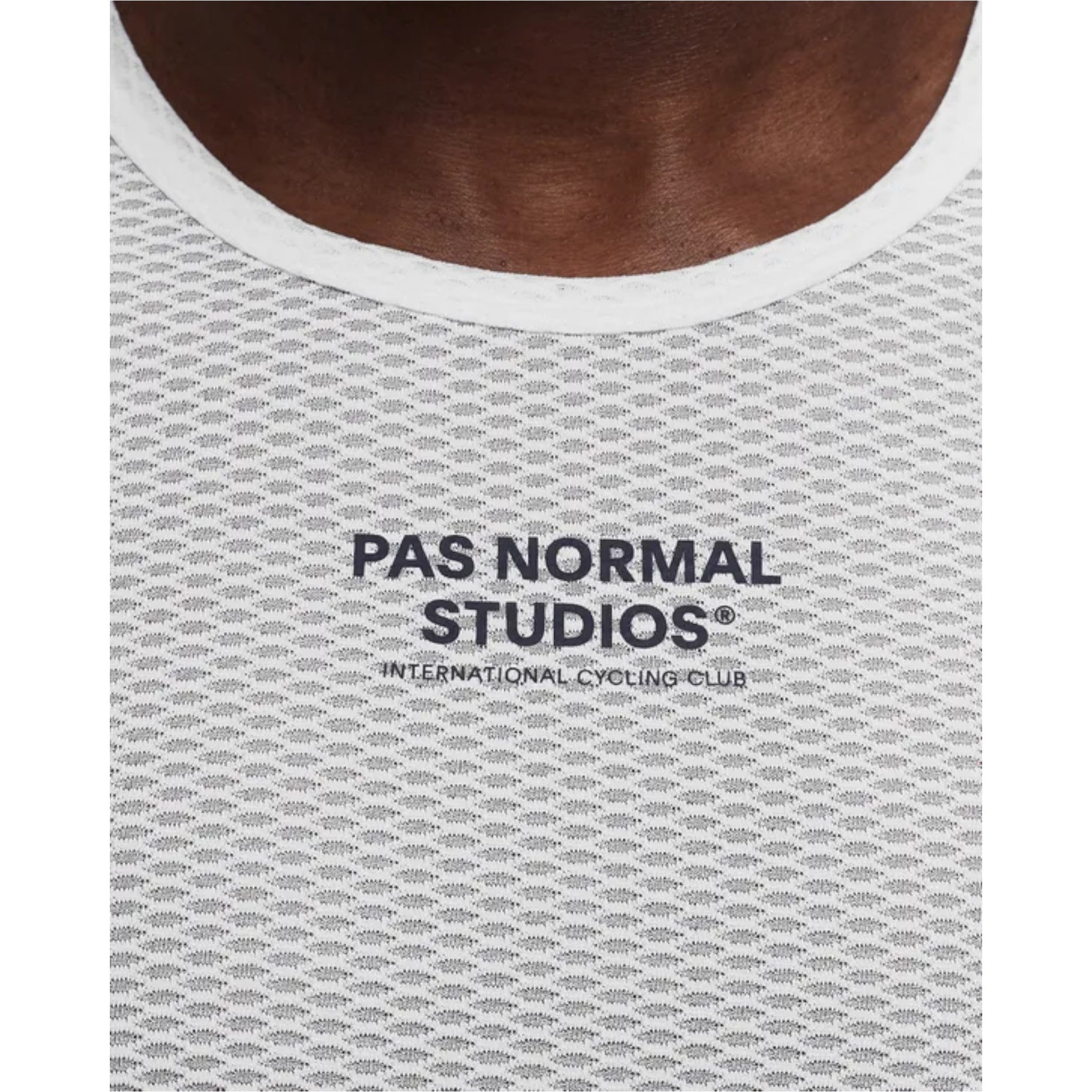 Camiseta Base sin Mangas Pas Normal Studios para Caballero | Collection 26-thumbmail-5